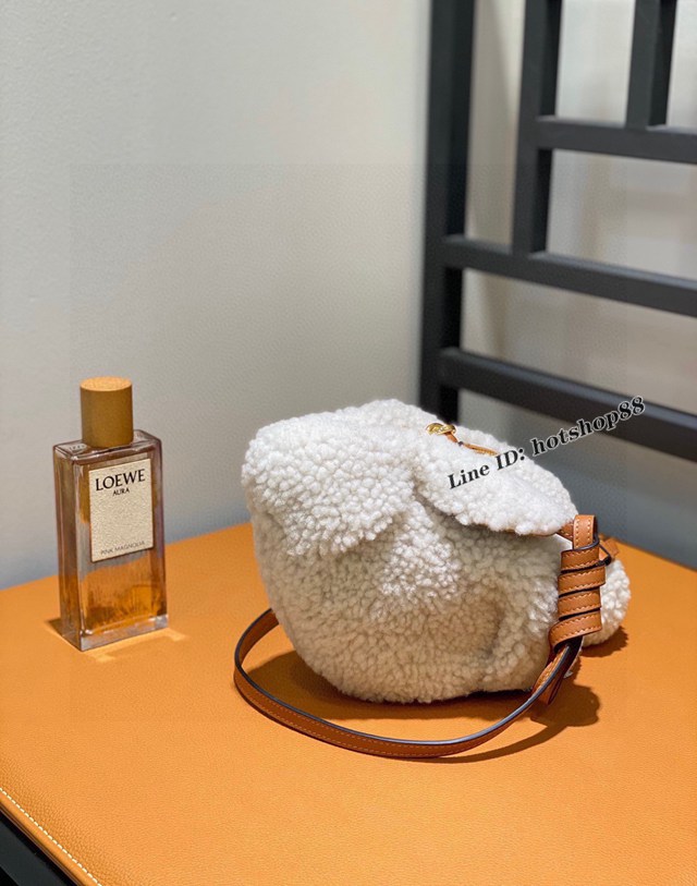 Loewe迪麗熱巴同款Bunny Bag毛毛兔手袋 羅意威羊羔毛小牛皮女包 lyw1508